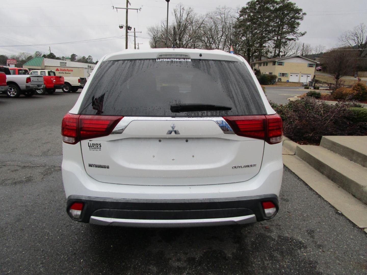 2016 WHITE /Black/Cloth Mitsubishi Outlander (JA4AD2A36GZ) , located at 1814 Albert Pike Road, Hot Springs, AR, 71913, (501) 623-1717, 34.494228, -93.094070 - Photo#3